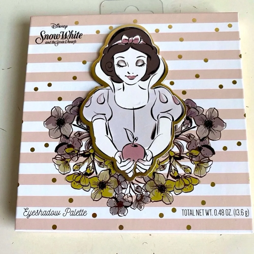 Disney's Snow White Eye Shadow Palette NEW